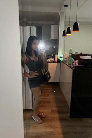 Acompanhante Ninfetinha safada